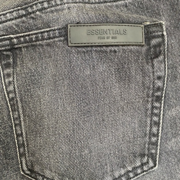 Essentials Jeans - Picture 4 of 4